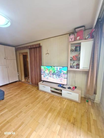 Apartament cu 3 camere decomandat în Rahova
