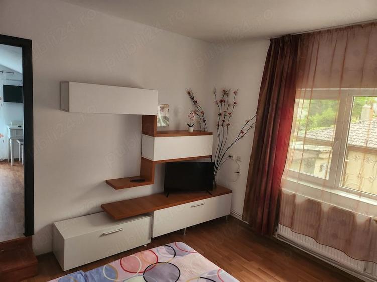 Casă cu 7 camere cu Teren 300 Mp în Nord
