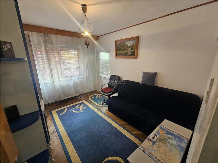 Apartament cu 4 camere decomandat în Micro IV