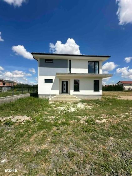 Casă cu 4 camere decomandat în Păulești