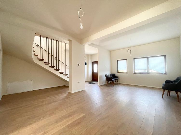 Duplex cu 4 camere cu Canalizare în Moșnița Nouă