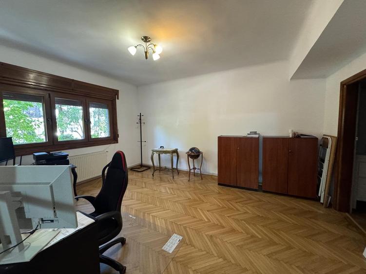 Apartament cu 5 camere în Dorobanți