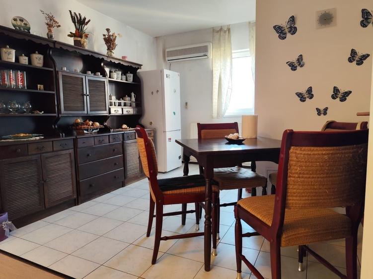 Apartament cu 3 camere decomandat în Exterior Vest