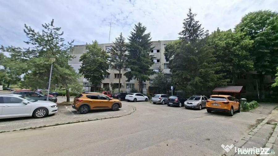 Apartament 4 camere Nord ,Etaj 3 la Poarta Scolii nr 14 - 1