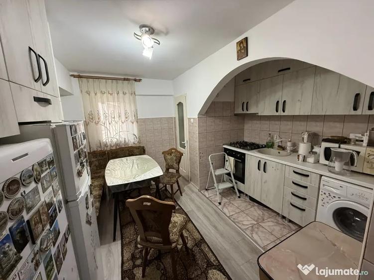 Apartament cu 4 camere decomandat în Ultracentral