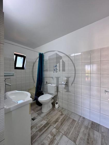 Casă individuală cu 16 camere cu Canalizare în Vest
