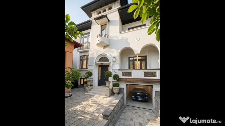 Casă cu 7 camere cu Teren 500 Mp în Central