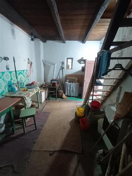Casă cu 2 camere cu Teren 4960 Mp în Crestur