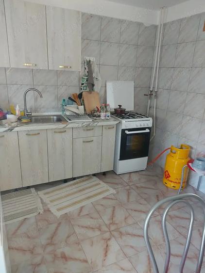 Casă cu 2 camere cu Teren 2251 Mp în Petrești