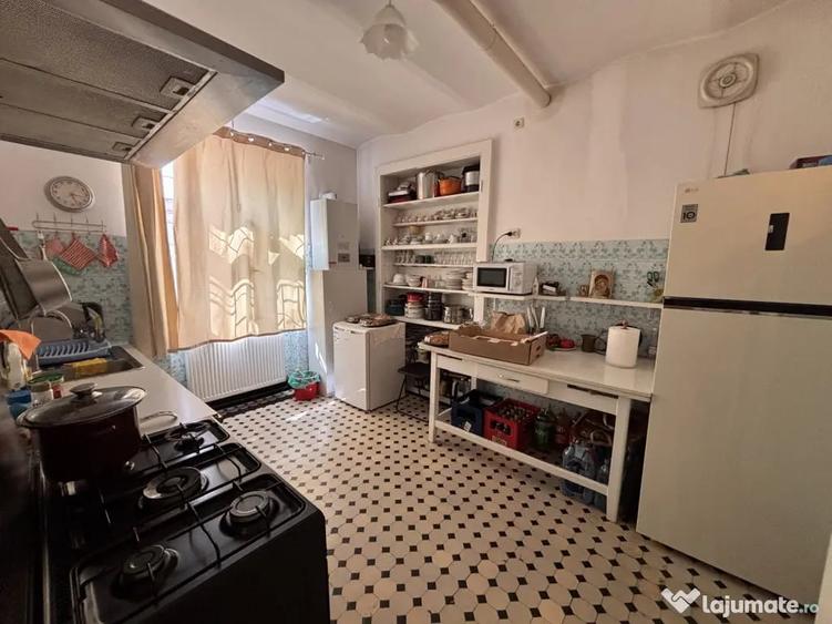 Casă cu 7 camere cu Teren 1030 Mp în Foișorul de Foc