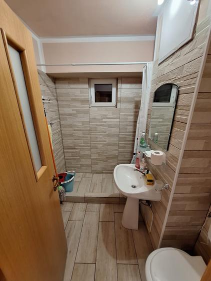 Apartament cu 3 camere decomandat în Colentina