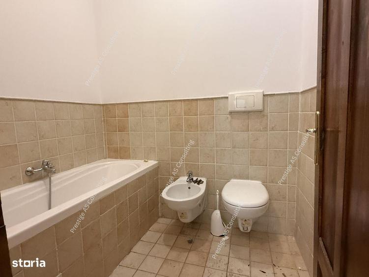 Apartament cu 4 camere, mobilat în P-ța Victoriei