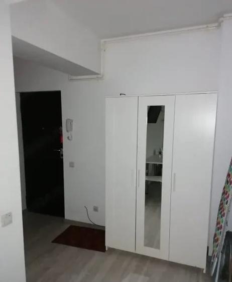 Apartament cu 3 camere decomandat în Calea Călărașilor