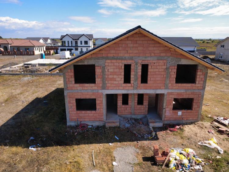 Duplex cu 8 camere cu Teren 505 Mp în Moșnița Veche