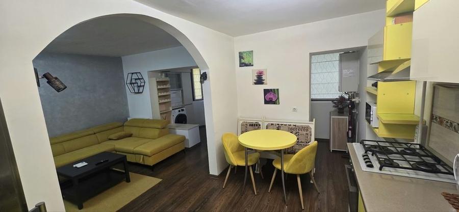 Apartament cu 3 camere, mobilat în Central