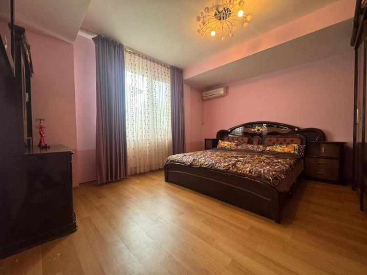 Apartament cu 3 camere semidecomandat, mobilat în Sud