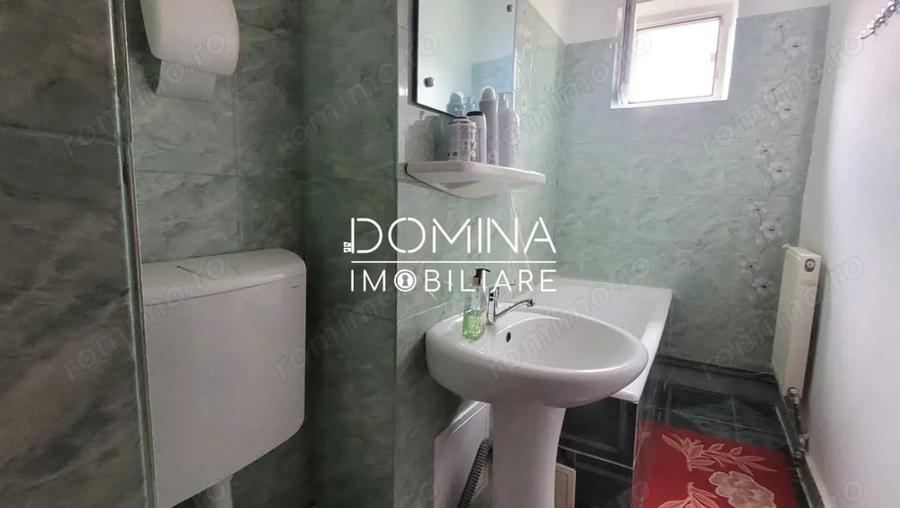 Apartament cu 3 camere semidecomandat în Plopilor