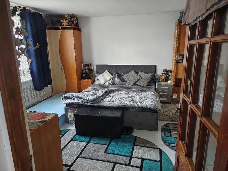 Casă cu Teren 1543 Mp în Șipet