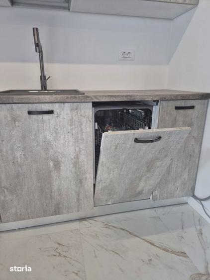 Apartament cu 3 camere semidecomandat, mobilat în 13 Septembrie