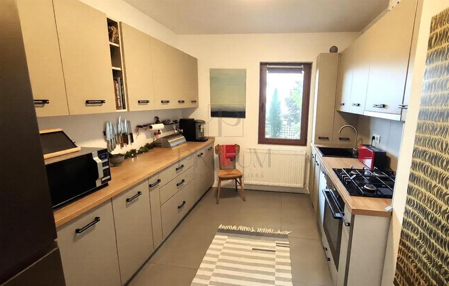 Apartament cu 3 camere decomandat, mobilat în Torontalului