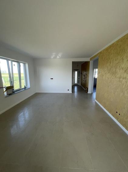 Casă cu 3 camere în Borș