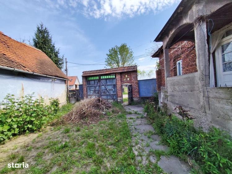 Casă cu 4 camere cu Teren 4122 Mp în Petid