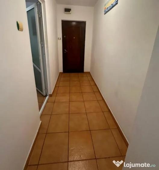 Apartament cu 4 camere decomandat în E3