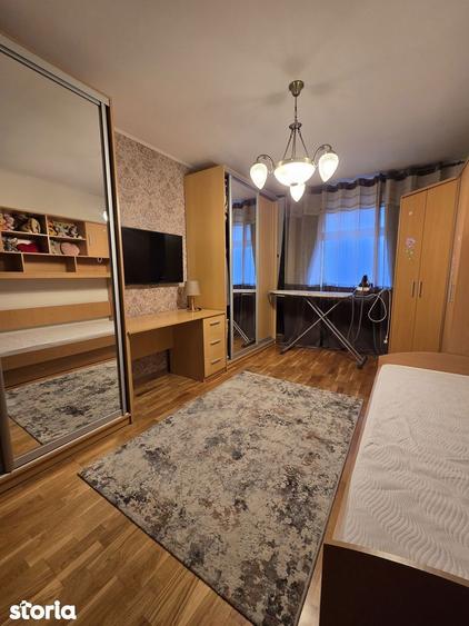 Apartament cu 5 camere decomandat în Buzaului