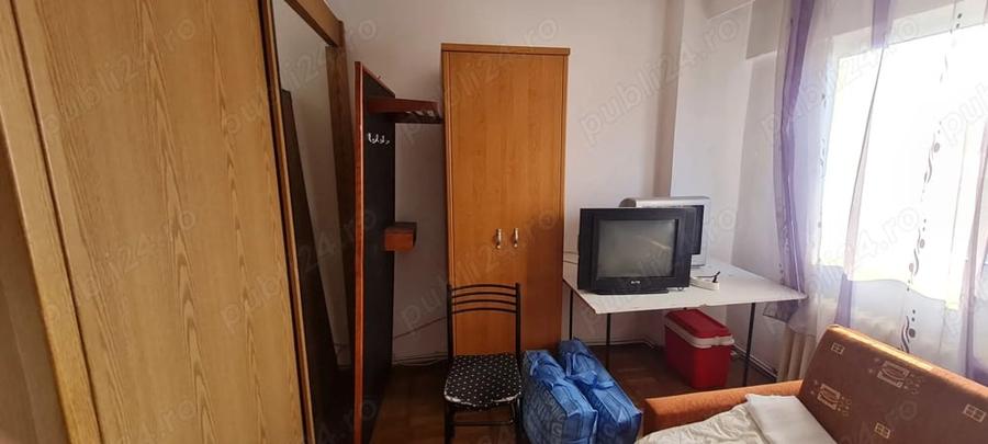 Apartament cu 3 camere decomandat în Cetate
