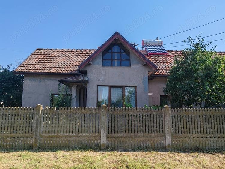 Casă cu 4 camere cu Teren 10000 Mp în Bârca