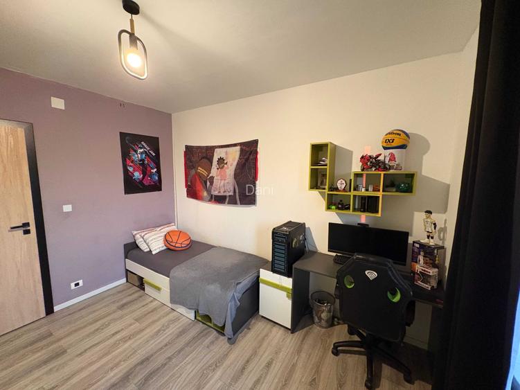 Casa individuala direct de la proprietar, cu panouri+baterii 9.6kW, pompa de caldura 16kW, mobilata si utilata + supraveghere video..