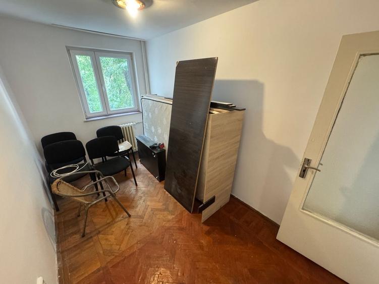 Apartament cu 3 camere semidecomandat, mobilat în I. C. Brătianu