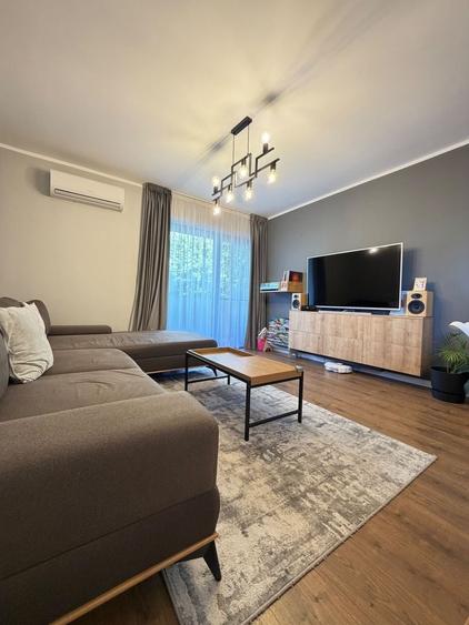 Apartament cu 3 camere semidecomandat, mobilat în Europa