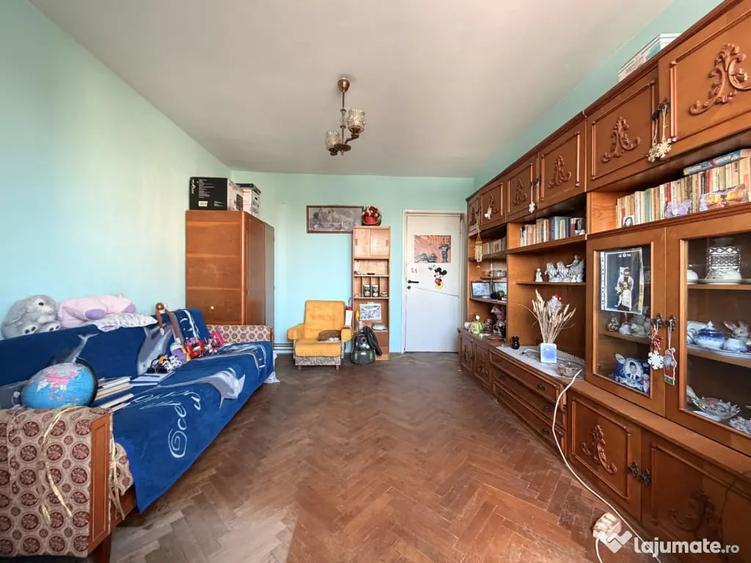 Apartament cu 2 camere decomandat în P-ța Victoriei