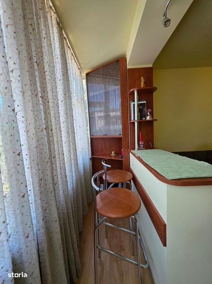 Apartament cu 4 camere semidecomandat în Tătărași