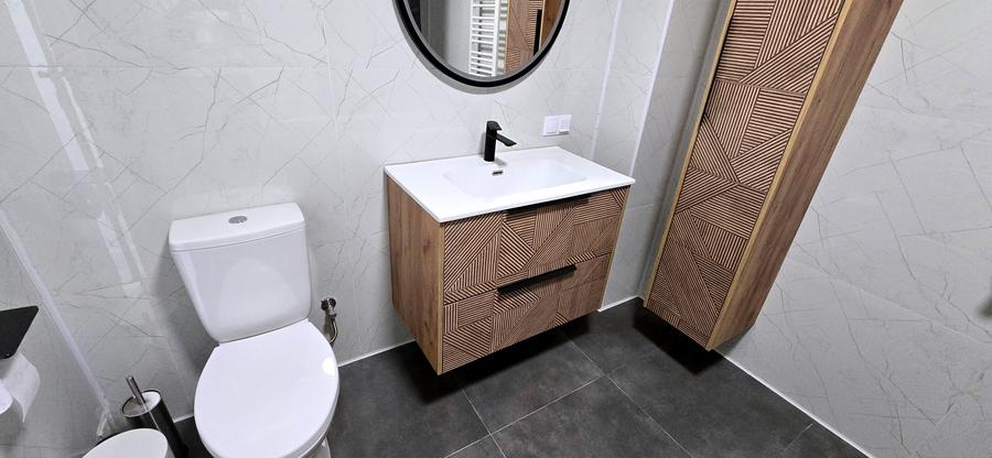 Apartament cu 3 camere semidecomandat în Apărătorii Patriei