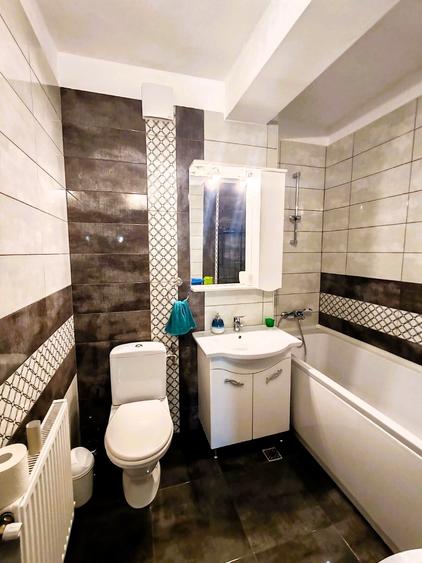 Apartament cu 3 camere semidecomandat în Calea Turzii