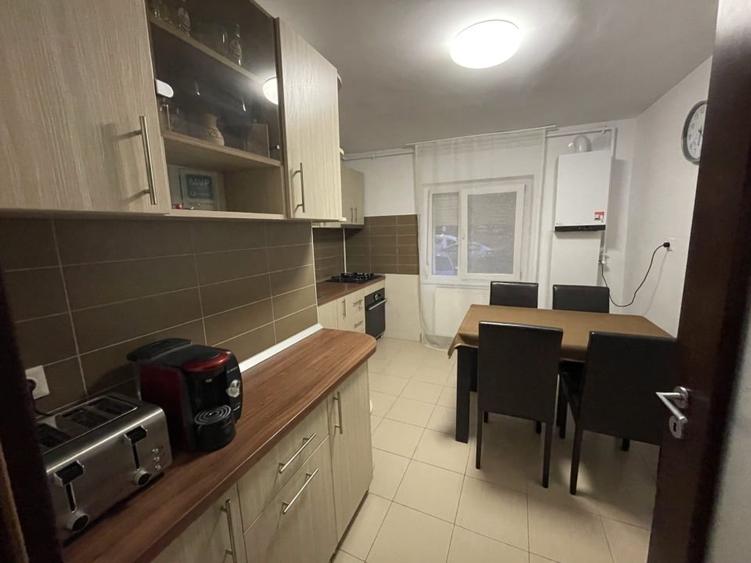 Apartament cu 2 camere decomandat, mobilat în Bucovina