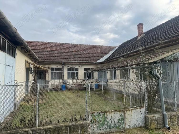Casă cu 4 camere în Cireșu