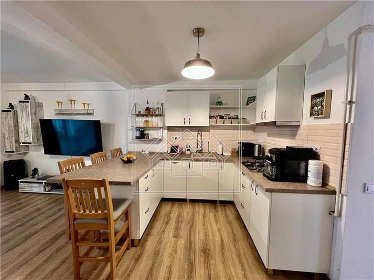 Duplex cu 3 camere cu Canalizare în Șelimbăr