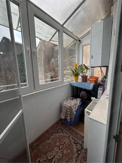 Apartament cu 3 camere semidecomandat în Central