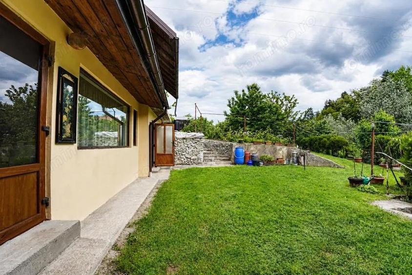 Casă cu 2 camere cu Teren 1421 Mp în Bistrița