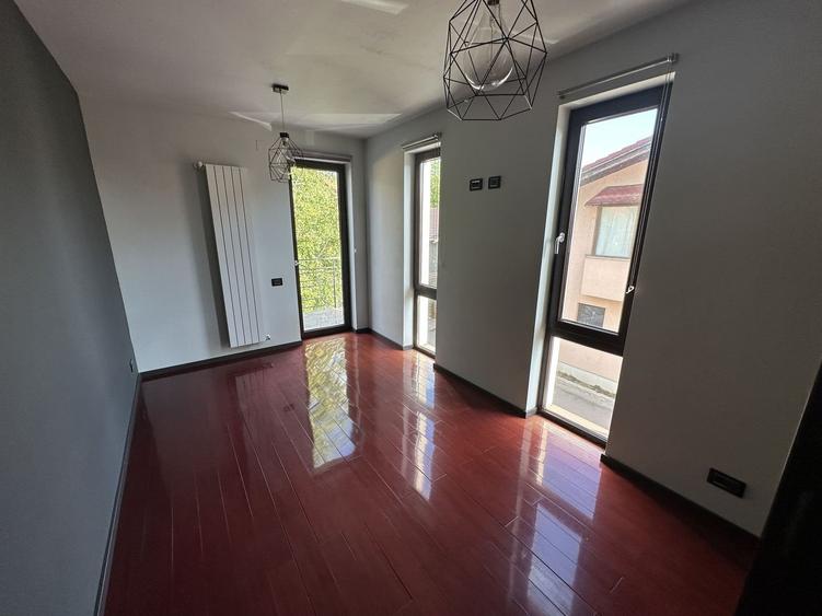 Duplex cu 3 camere cu Canalizare în Lipovei
