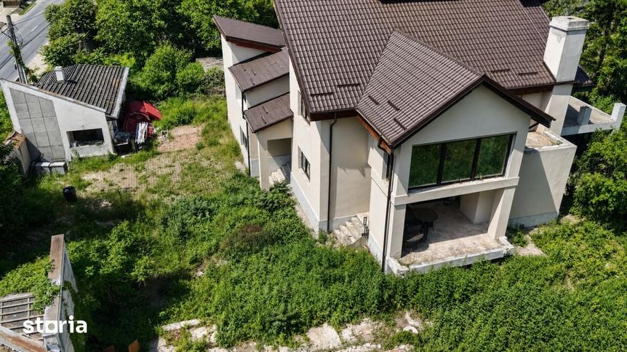 Casă cu 9 camere cu Teren 4000 Mp în Snagov