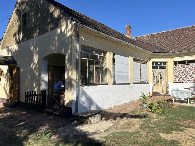 Casa de vanzare in Santana jud Arad 3489m - 4