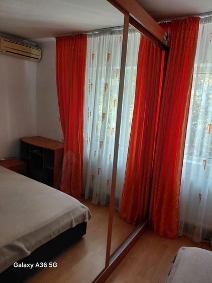 Apartament cu 3 camere decomandat în Exterior Vest