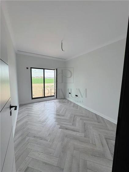 Duplex cu 3 camere cu Canalizare în Moșnița Nouă