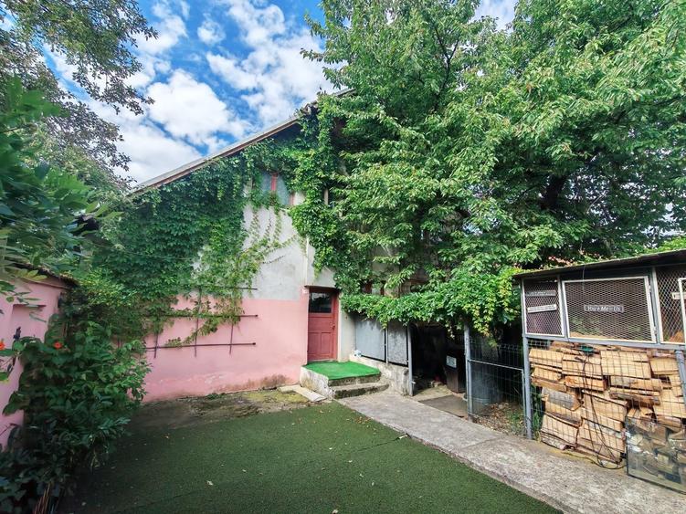 Casă cu 4 camere în Central