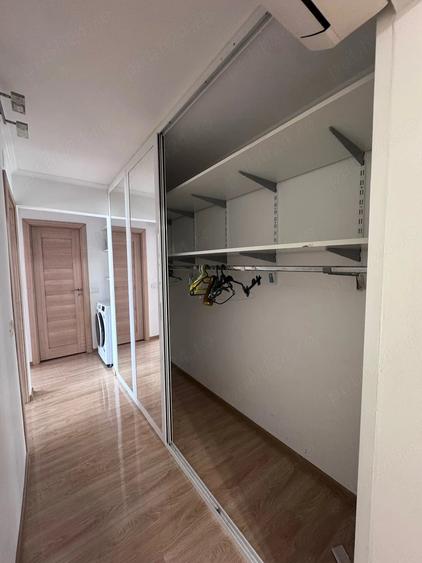 Apartament cu 3 camere decomandat în Rovine