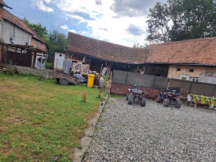 Casă individuală cu 3 camere cu Teren 10000 Mp în Iași